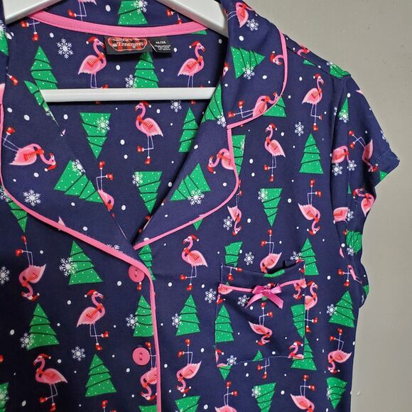 Santa’s Treasures Christmas Shorts Pajamas Size Medium Blue Flamingo Xmas Tree - Picture 3 of 11